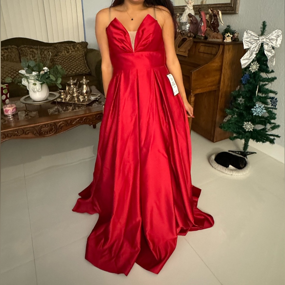 Red Betsy & Adam Prom Dress size 4 NWT